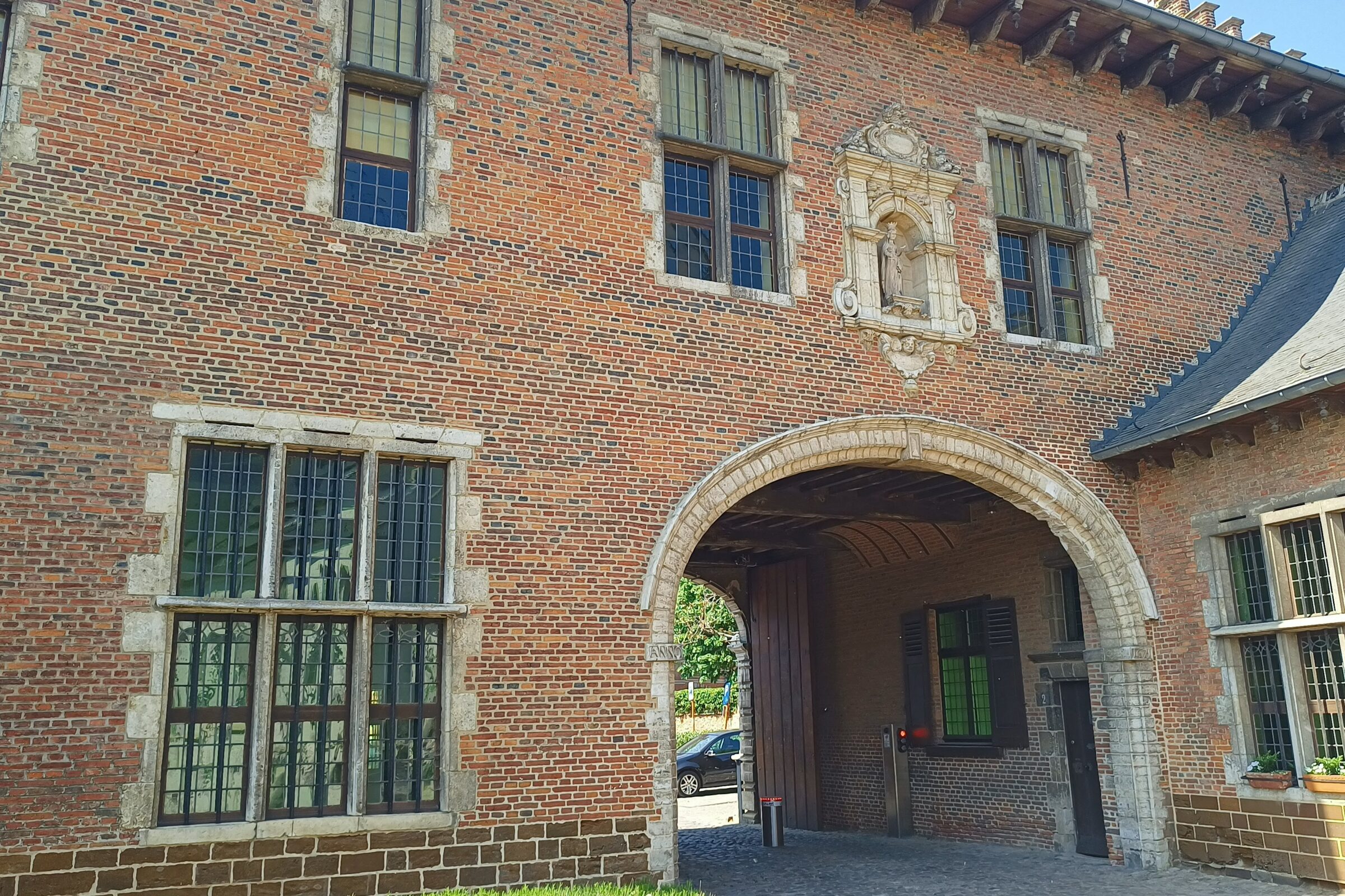 Begijnhof_Diest_achterlant_toegangspoort