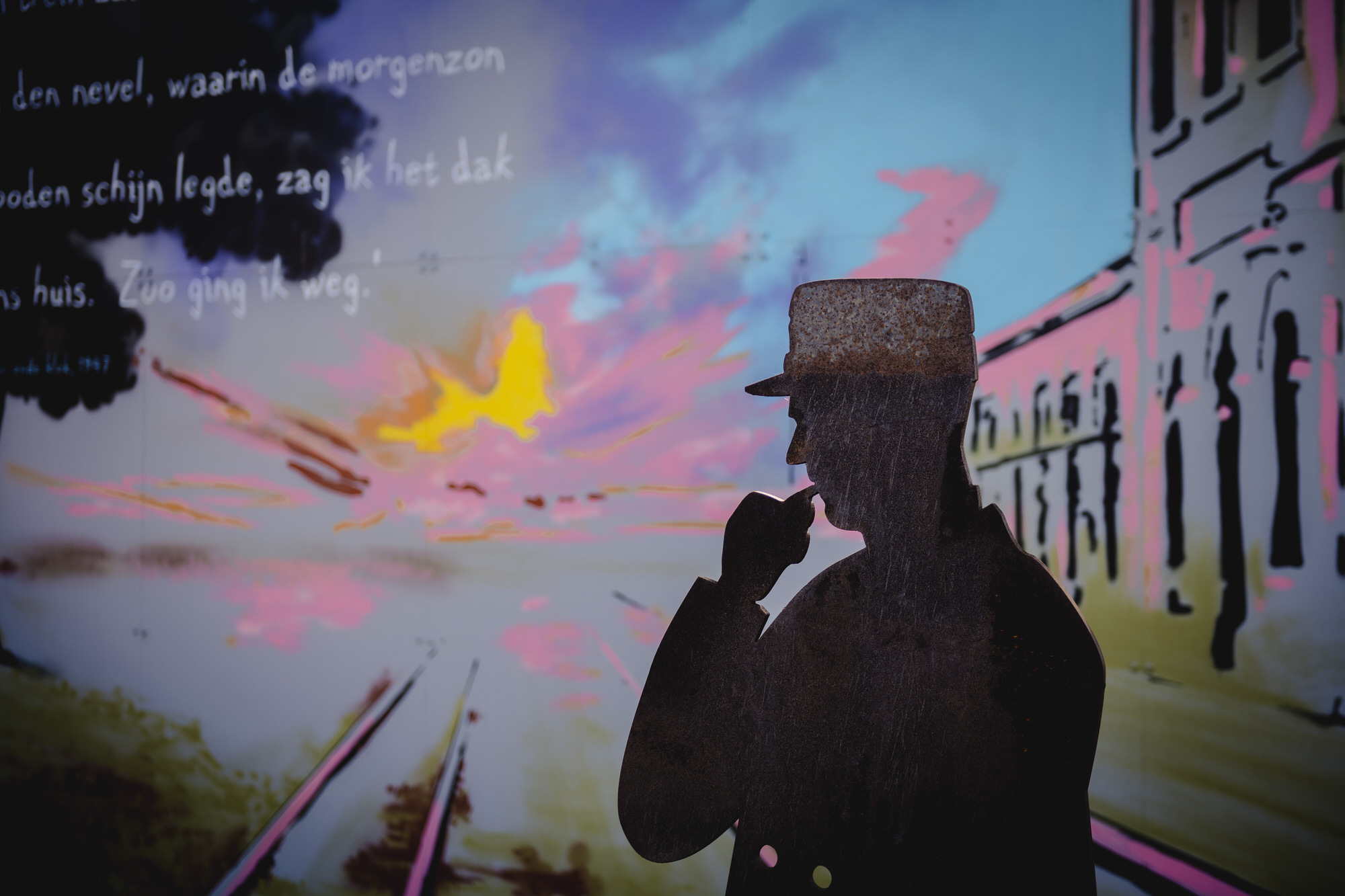 Op stap met de Witte: cortenstaal figuur conducteur