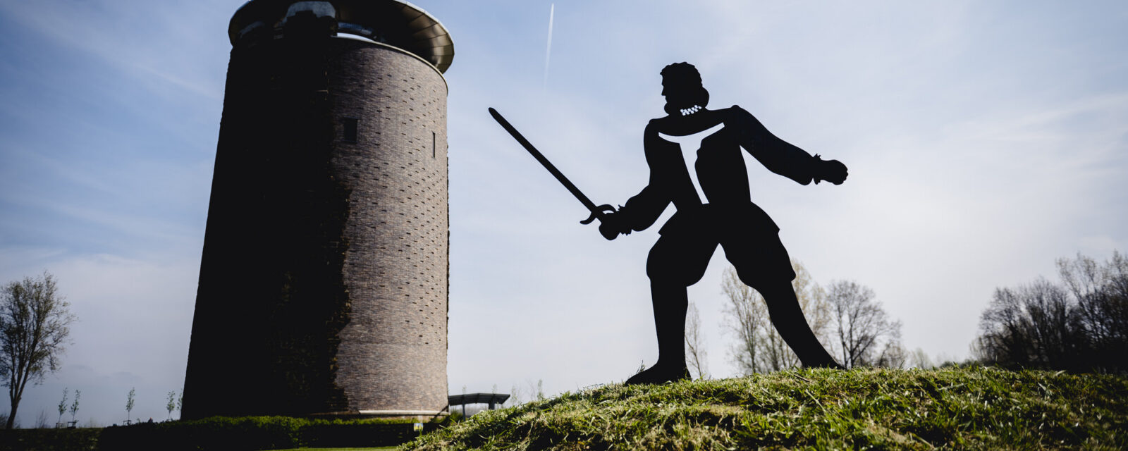 Maagdentoren met beeld van de wandeling Met de Witte naar Zichem