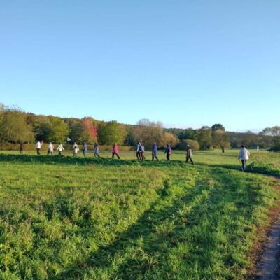 Yogawandelaar op pad in Langdorp